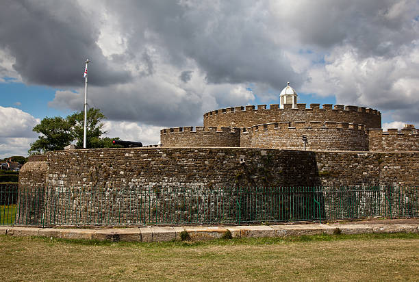 paredes de negócio castelo - deal kent - fotografias e filmes do acervo