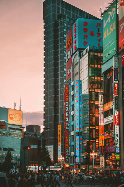 rua tóquio - architecture travel destinations vertical outdoors - fotografias e filmes do acervo