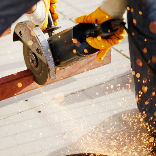 istock Worker grinding metal close up shot 1207290541