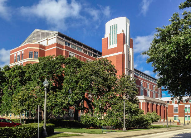 istock Osceola County Courthouse in Kissimmee, Florida 1207298138