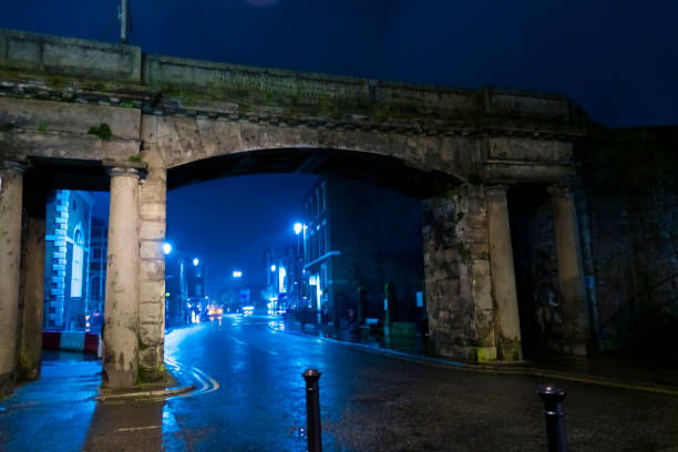 średniowieczny most w mieście chester w ciemności - bridge of sighs zdjęcia i obrazy z banku zdjęć