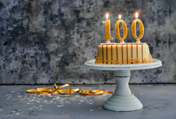 100.tort urodzinowy - gateaux birthday candle cake zdjęcia i obrazy z banku zdjęć