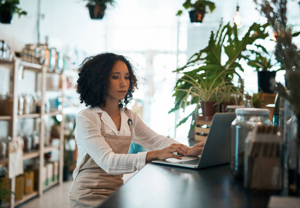 istock Putting your small business online pays off 1207367471