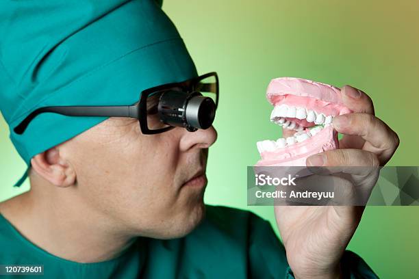 Foto de Dentista E Fungo e mais fotos de stock de Adulto - Adulto, Analisar, Aparelho ortodôntico