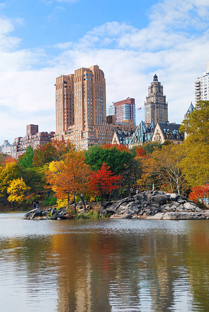 new york city manhattan e central park - autumn park central park lake foto e immagini stock