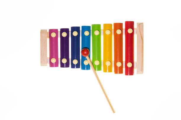 regenbogenfarbene kinder xylophon spielzeug mit holz schlägel - saturated color audio stock-fotos und bilder