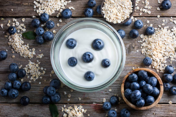 Blueberries, oat flakes and yoghurt