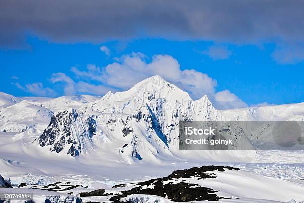Pięknych Ośnieżone Góry - zdjęcia stockowe i więcej obrazów Antarktyda - Antarktyda, Bez ludzi, Bezchmurne niebo