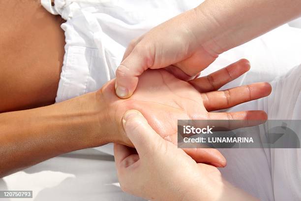 Cyfrowy Ciśnienie Ręce Refleksologia Masaż Tuina Terapii - zdjęcia stockowe i więcej obrazów Masować