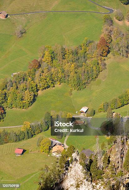 Pueblo Alpino Foto de stock y más banco de imágenes de Aire libre - Aire libre, Aldea, Alpes Europeos