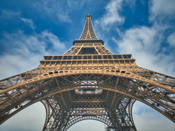 더 에펠탑 언 파리 - gustave eiffel 뉴스 사진 이미지