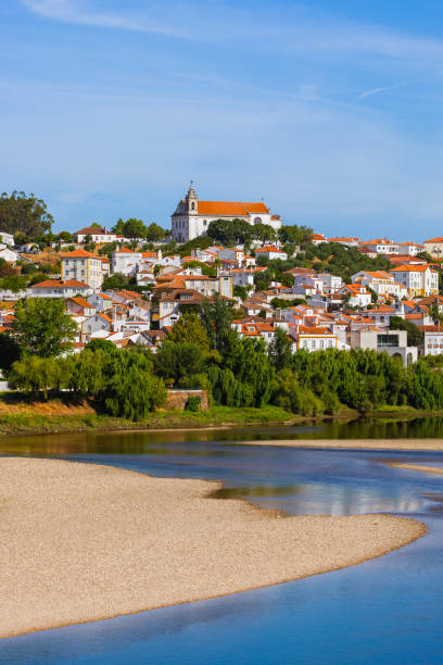 villaggio di costanza - portogallo - almourol foto e immagini stock