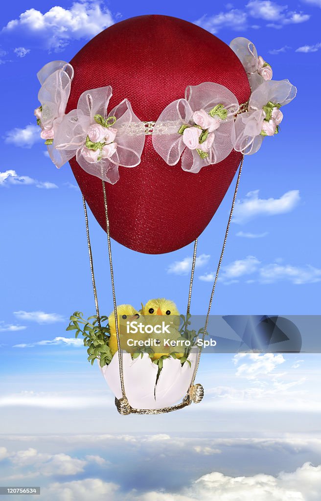 Tre polli Pasqua su un palloncino - Foto stock royalty-free di A mezz'aria
