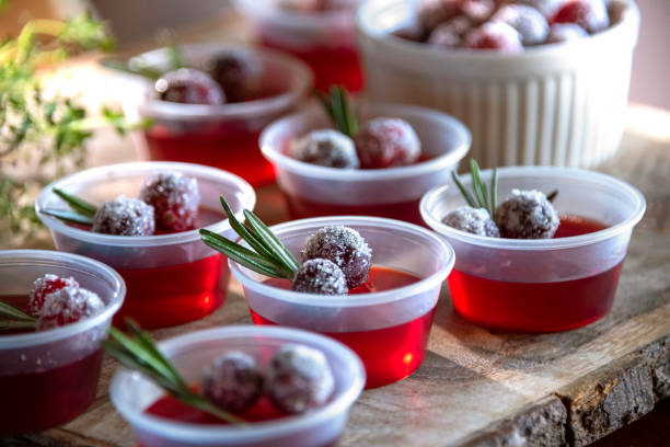 festive holiday jello shots - jellied cranberries fotos imagens e fotografias de stock
