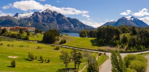 vistas al área de bariloche - bariloche argentina summer landscapes fotografías e imágenes de stock