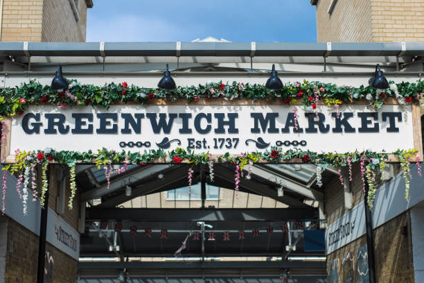 greenwich market sign & symbol in london - docklands light railway imagens e fotografias de stock