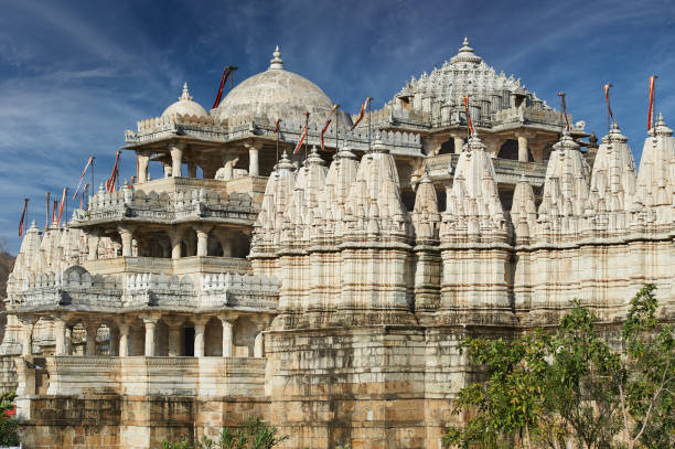 ラナクプル・ジャイン寺院またはチャトゥルムカ、ダラナ、ヴィハラは、ラナクプルのジャイナ寺院です - india palace indian culture indoors ストックフォトと画像