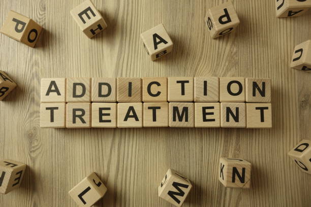 text addiction treatment from wooden blocks - alcohol drug abuse alcoholism pill imagens e fotografias de stock