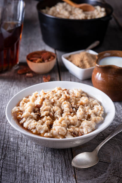 farina d' avena - syrup brown sugar sugar spoon foto e immagini stock