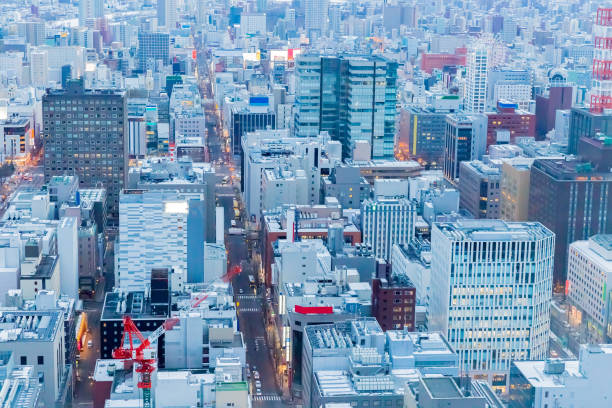日本のダウタウン札幌の眺め - 北海道 札幌 道路 ハイアングル ストックフォトと画像
