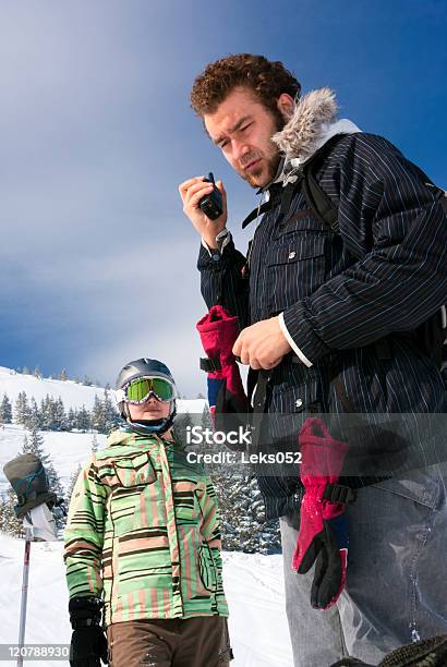 Mann Mit Dem Radio Stockfoto und mehr Bilder von Radiogerät - Radiogerät, Skifahren, Anhöhe