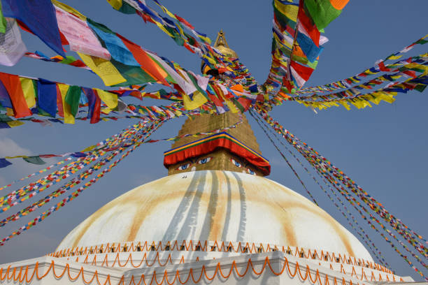 die stupa von bodhnath in kathmandu, nepal - bodnath stupa stock-fotos und bilder