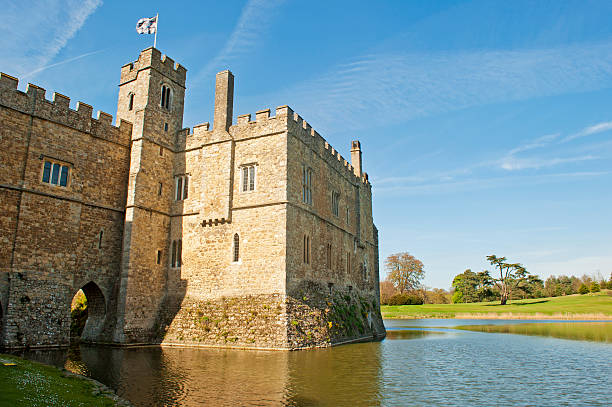 리즈 성 켄트에서 - kent leeds castle castle moat 뉴스 사진 이미지