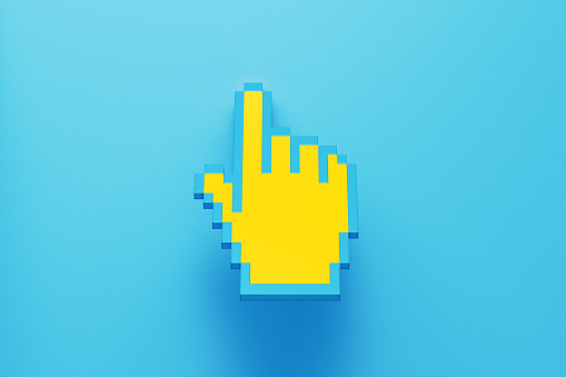 Cursor de mano pixelado amarillo sentado sobre fondo azul photo