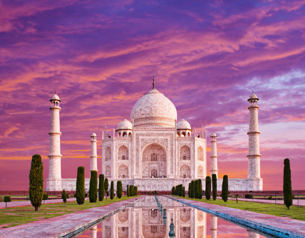 Amazing view on the Taj Mahal in sunset light with reflection in water. The Taj Mahal is an white marble mausoleum on the south bank of the Yamuna river. Agra, Uttar Pradesh, India Amazing view on the Taj Mahal in sunset light with reflection in water. The Taj Mahal is an white marble mausoleum on the south bank of the Yamuna river. Agra, Uttar Pradesh, India taj mahal stock pictures, royalty-free photos & images