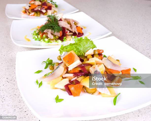 Salada - Fotografias de stock e mais imagens de Alho Francês - Alho Francês, Alimentação Saudável, Arenque defumado