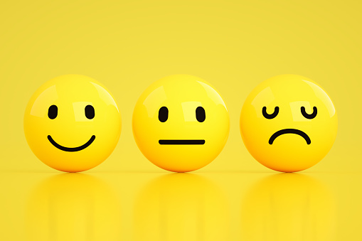 Emoji 3D con cara sonriente, triste y neutral photo