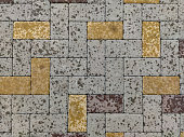 hintergrund-beton-bunte-fliesen-mit-spur