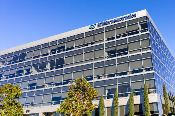 STMicroelectronics (or ST) offices in Silicon Valley Feb 18, 2020 Santa Clara / CA / USA - STMicroelectronics (or ST) offices in Silicon Valley; ST is a French-Italian multinational electronics and semiconductor manufacturer headquartered in Switzerland stm photos stock pictures, royalty-free photos & images