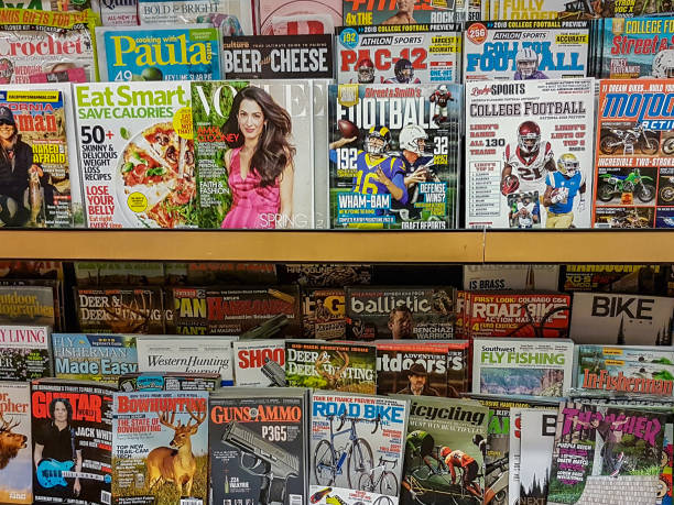 magazines - news stand photos et images de collection