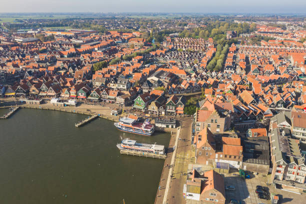 marken amsterdam netherland aerial drone view of marken is a village in the municipality of waterland in the province of north holland, netherlands - zaandam imagens e fotografias de stock