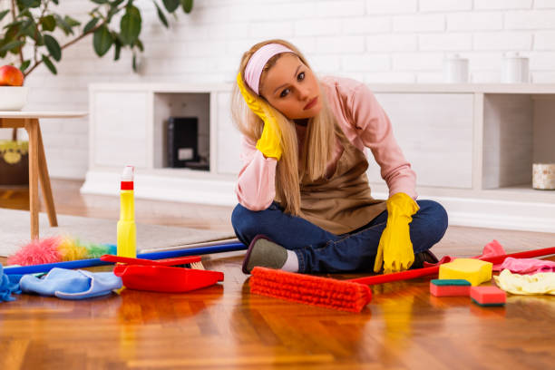 zmęczona gospodyni domowa - sullen occupation manual worker displeased zdjęcia i obrazy z banku zdjęć