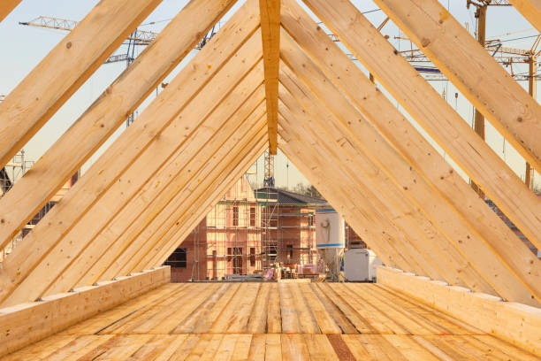 Roof truss with wooden beams in a new building Roof truss with wooden beams in a new building man made structure stock pictures, royalty-free photos & images