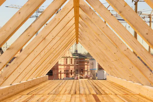 Roof truss with wooden beams in a new building