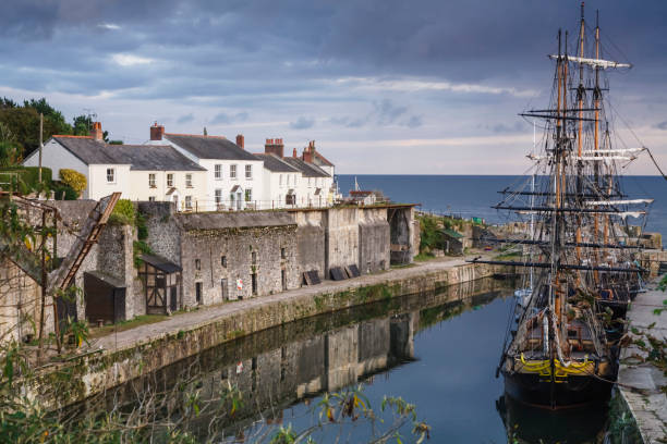 charlestown harbour cornwall royaume-uni - charleston harbor photos et images de collection