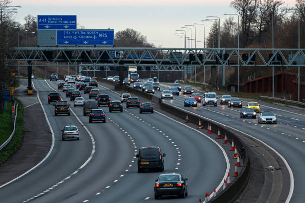 tráfico de autopistas británicas - m1 fotografías e imágenes de stock