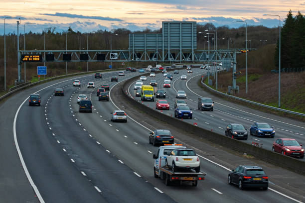 tráfico de autopistas británicas - m1 fotografías e imágenes de stock