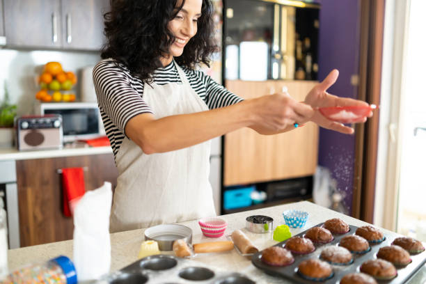 Decorating  with powdered sugar