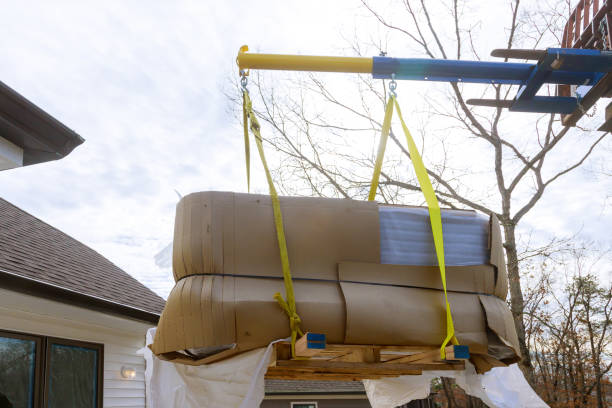 lkw-kranausleger mit haken und waagengewicht über blauem himmel im modernen jacuzzi - physical activity audio stock-fotos und bilder