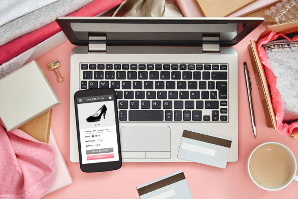 istock Online shopping website on pink 1208315380