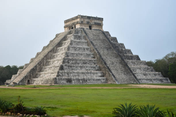 la célèbre pyramide maya chitzen itza l’une des sept nouvelles merveilles du monde - new seven wonders of the world photos et images de collection