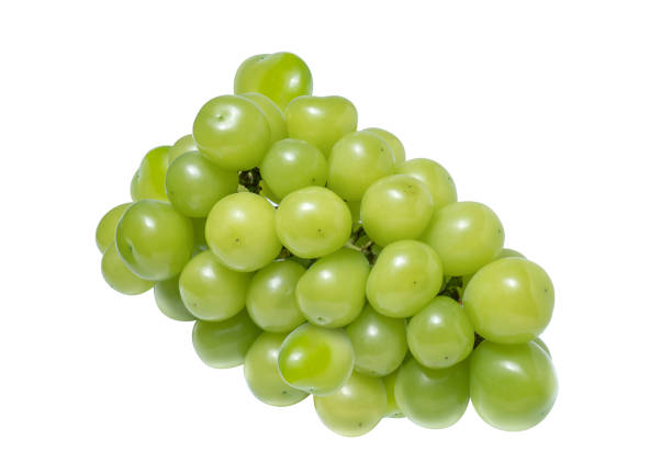 白に葉を分離した緑のブドウ。クリッピングパスでマスカットグレープを輝かせる。 - grape white grape green muscat grape ストックフォトと画像