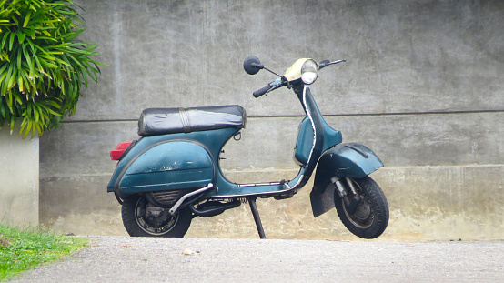 Old style scooter. Economical and compact.
