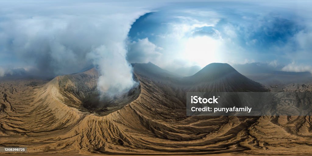 VR 360 Widok z lotu ptaka powyżej Wulkan Bromo Landmark Nature Travel Place Indonezji (Pełna Wirtualna Rzeczywistość 360 Stopni Panorama Bez szwu) - Zbiór zdjęć royalty-free (360-stopniowy widok)