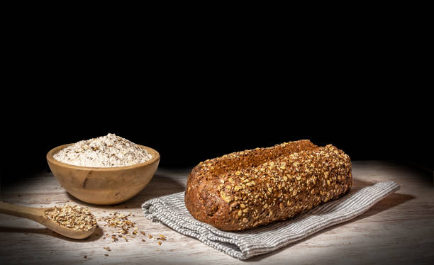 pane proteico con diversi cereali - gold carbohydrate food food and drink foto e immagini stock
