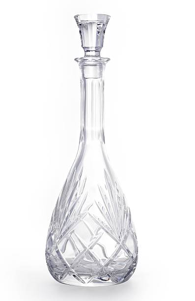 cristal de vinho garrafa de água isolado no branco com traçado de recorte - decanter crystal carafe glass imagens e fotografias de stock